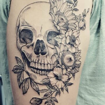 Mel Schwarz Tattoo – Flowers, Skull